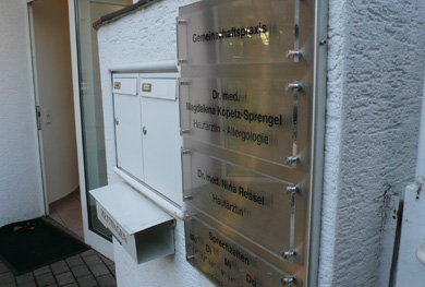 praxisschilder;firmenschilder;kanzleischilder;glasschilder;t�rschilder;arztschilder;wegweiser""