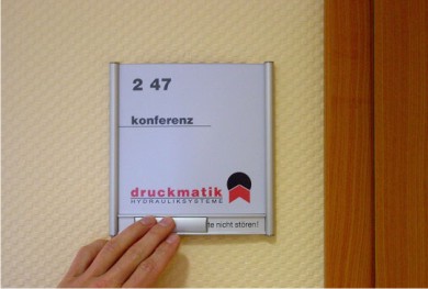 wegweiser;leitschilder;leitsystem;fluchtwegeschilder;fluchtschilder""